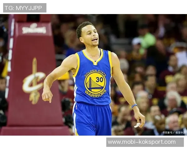 库里半场表现抢眼7投5中贡献14分2助攻三分球命中率高达60成为全队得分王 库里半场表现抢眼7投5中贡献14分2助攻三分球命中率高达60成为全队得分王