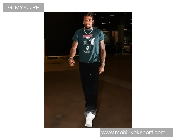 杰伦格林展现魅力穿搭太阳城市版球衣尽显时尚风采 杰伦格林展现魅力穿搭太阳城市版球衣尽显时尚风采