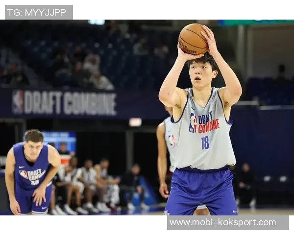 开拓者媒体人杨瀚森倒地为何裁判未暂停比赛关注球员安全 开拓者媒体人杨瀚森倒地为何裁判未暂停比赛关注球员安全